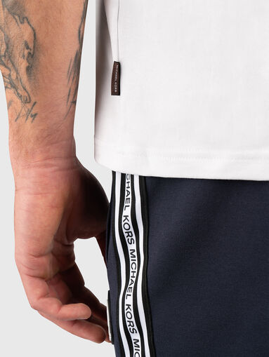 T-shirt with contrast logo detail  - 5