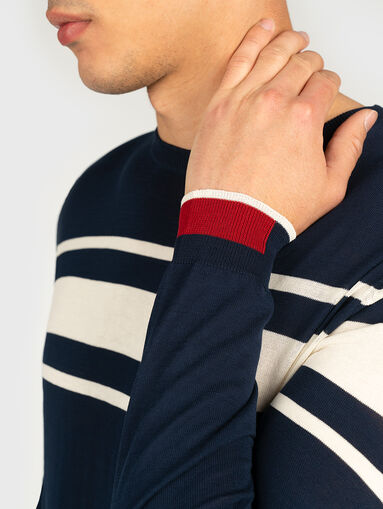 Sweater with contrasting stripes - 4