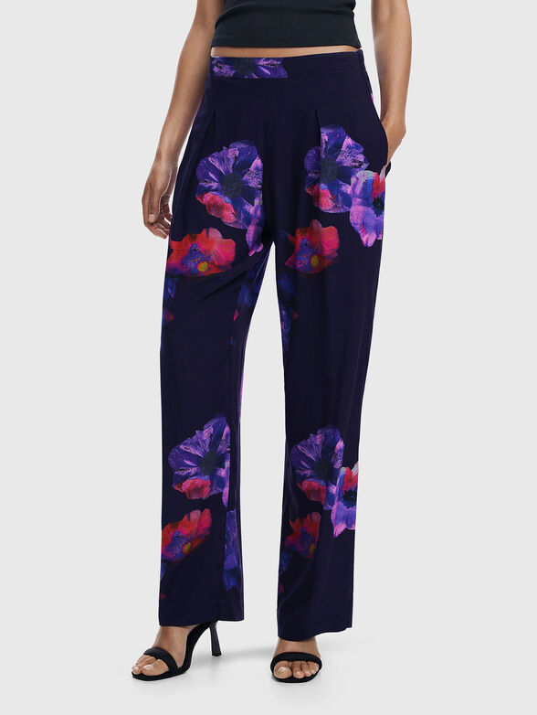 Trousers with floral accents - 1