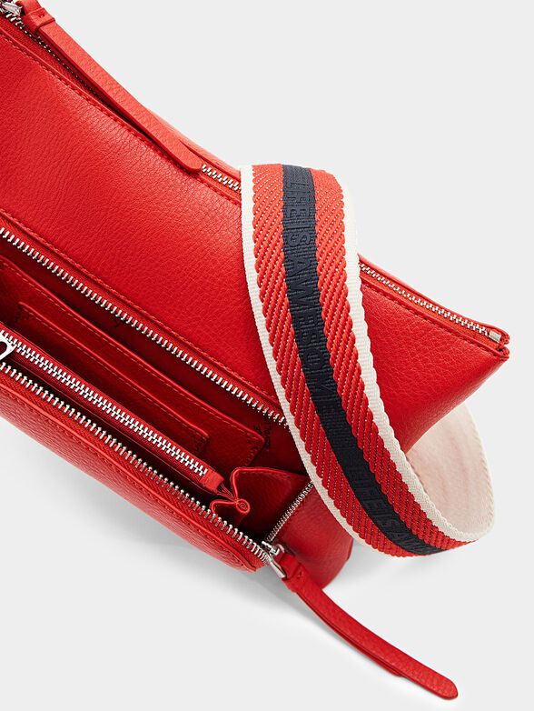 Black bag with embossed logo - 5