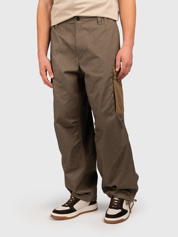 Cargo pants with contrast pockets - 0