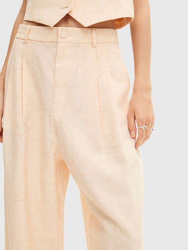 Trousers with floral motifs - 4