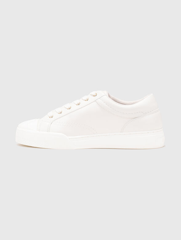 Sneakers with a logo detail - 4