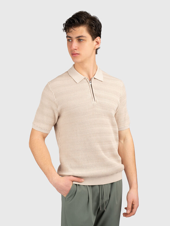 Short-sleeved sweater with a zip on the collar - 2