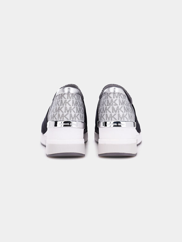 Sports shoes with logo - 5