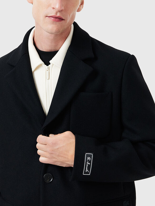 Wool coat with buttons - 4