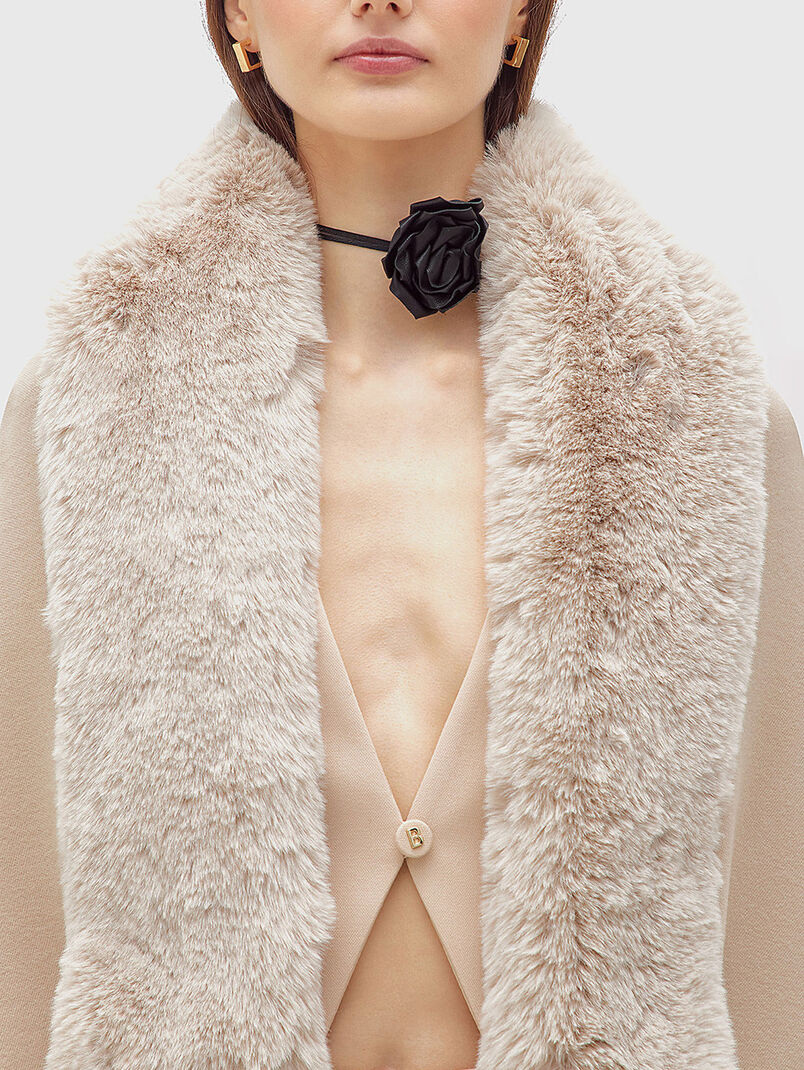 Beige scarf with faux fur collar - 3