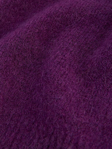 Sweater with a V-neck in purple - 4