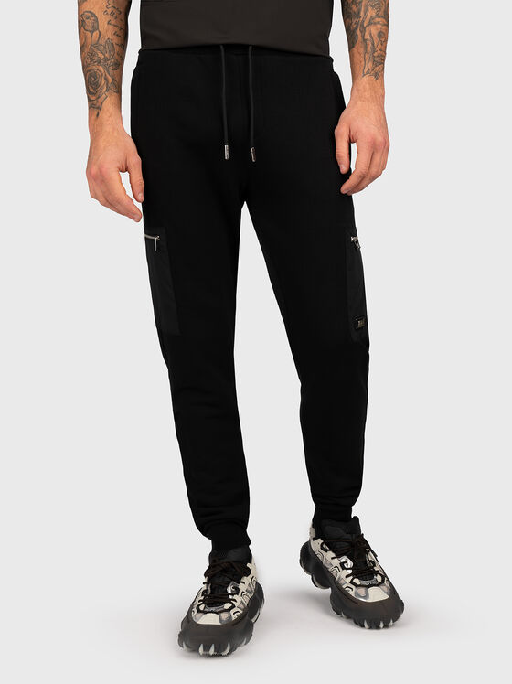 Черен спортен панталон с ципове - 1