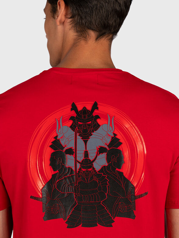 Red T-shirt with contrasting prints - 4