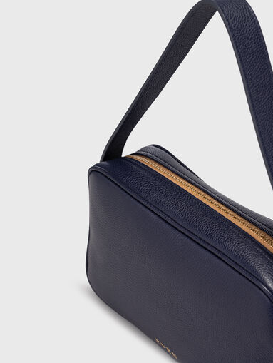 Small leather bag with logo in beige - 5