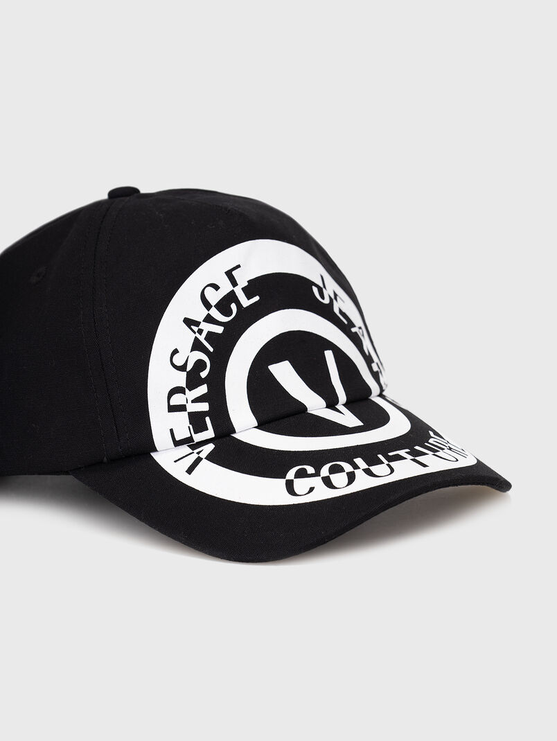 Hat with logo accent - 3