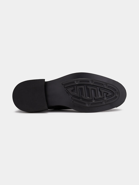 Elegant shoes with a metal detail - 5