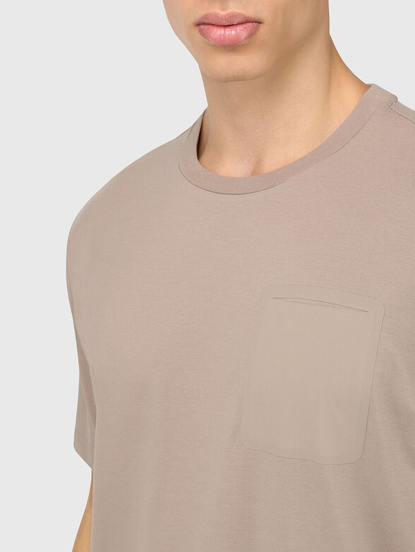 T-shirt with front pocket  - 4