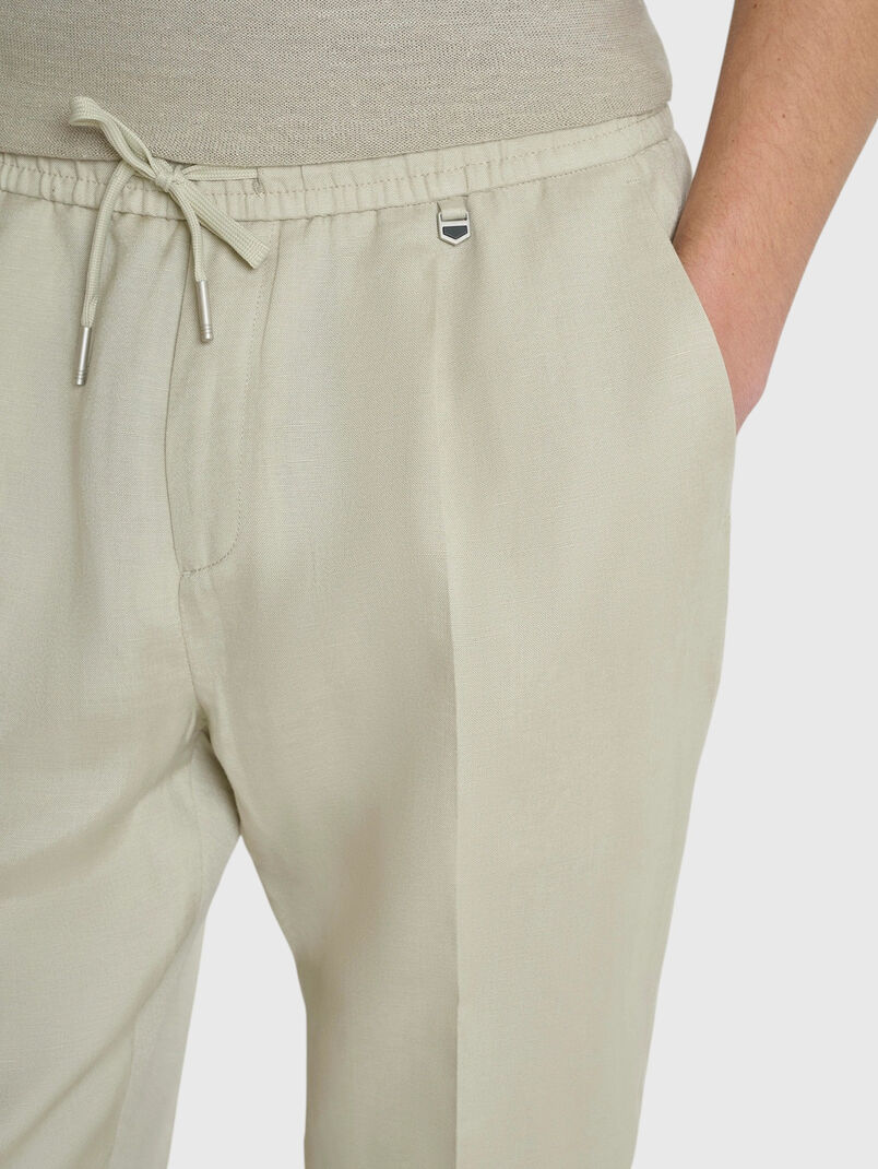 Trousers with a mini logo detail - 3