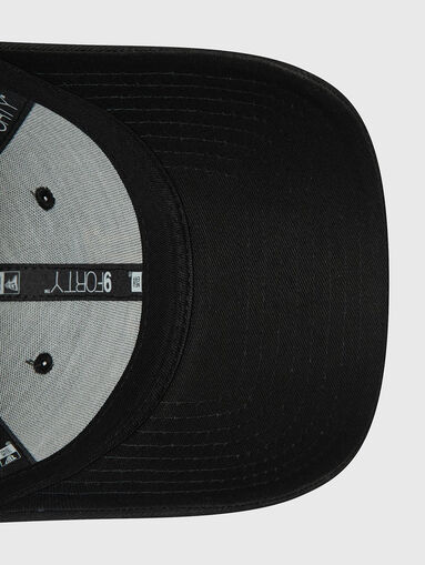 Hat with accent lettering - 5