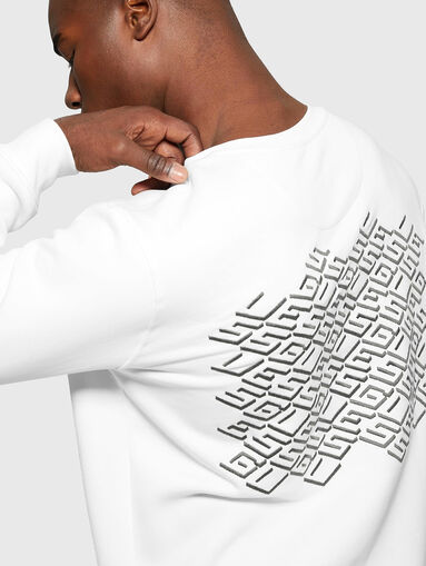 Sweatshirt with contrast print on the back - 5