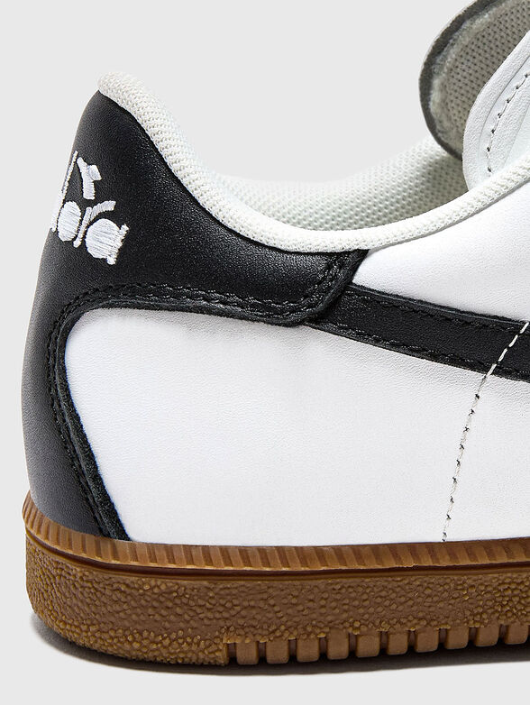 Sports shoes with contrasting logo - 4