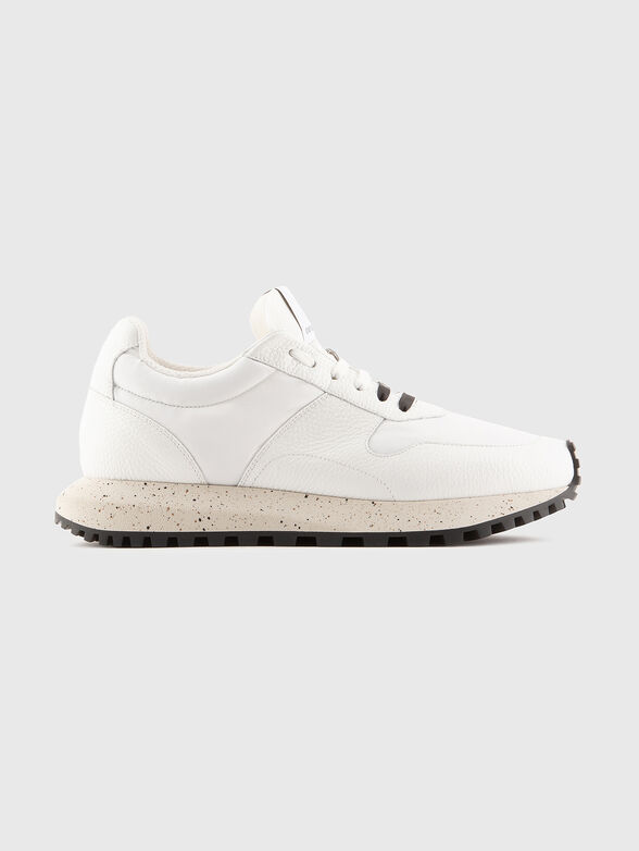 Sports shoes with logo - 1