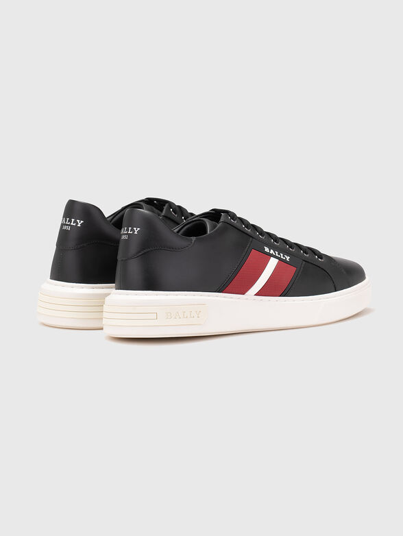 Sneakers with a contrasting logo - 3