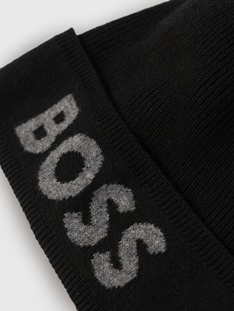 Hat with accent logo - 3