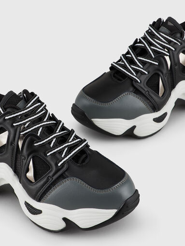 Sports shoes with logo - 4