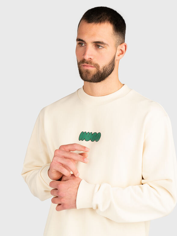Sweatshirt with accent back - 4
