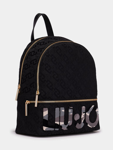 Backpack with accent logo relief - 3