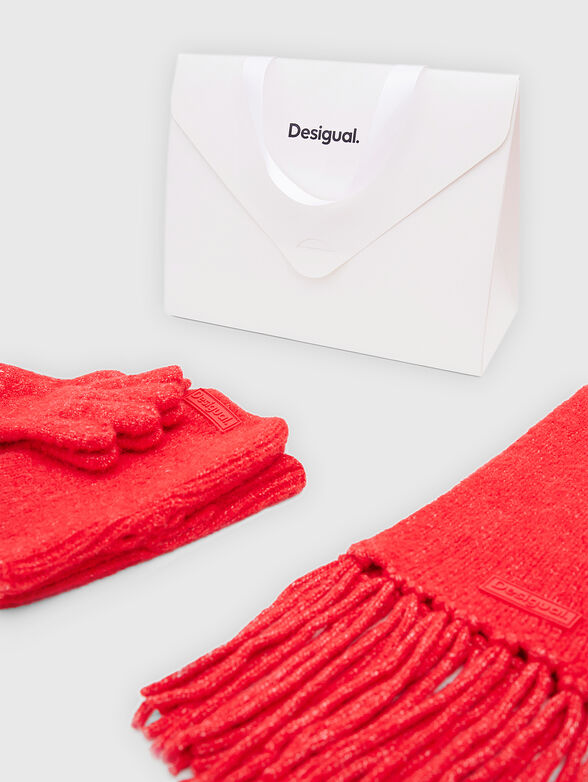 Scarf and gloves set in black - 4