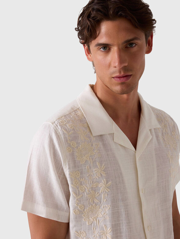 Shirt with floral embroidery - 4