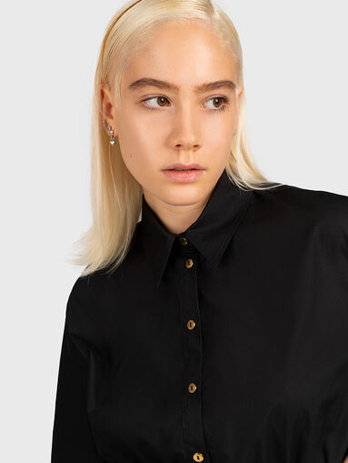 Cropped shirt with logo band and golden buttons - 4