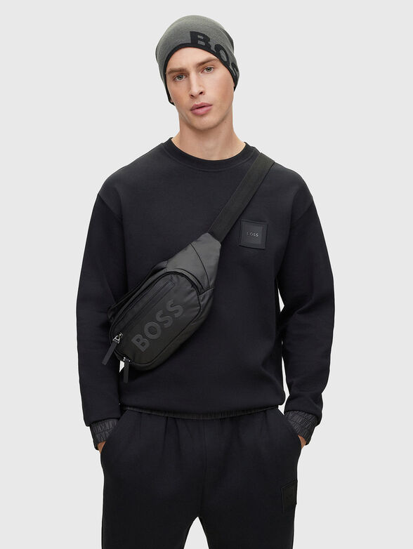 Grey knitted hat with logo accent - 3