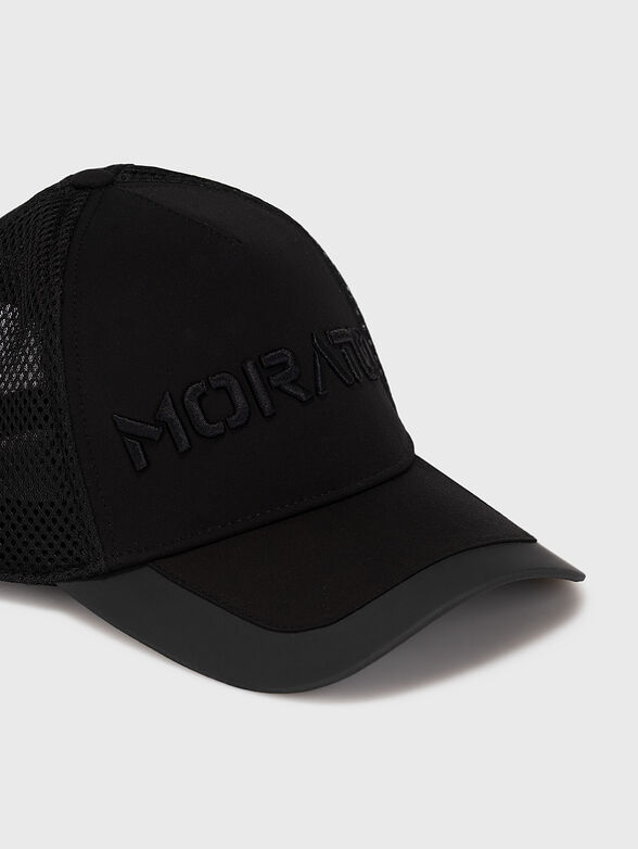 Black baseball cap with embossed logo - 4