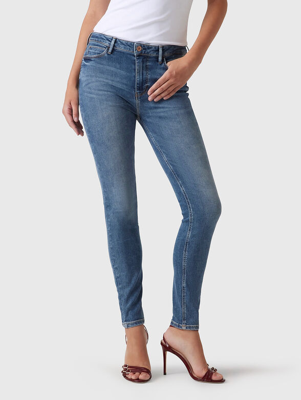 Jeans in blue color with logo patch - 1