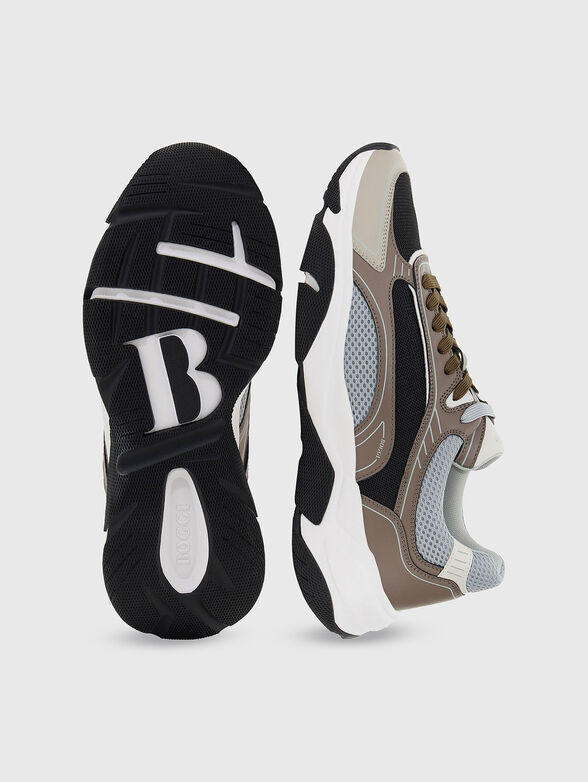 Sports shoes with logo - 4