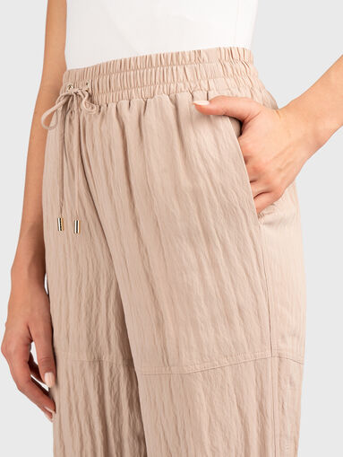 Trousers with high waist and elastic - 4