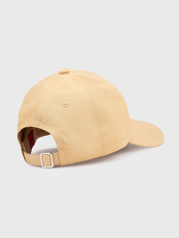 Baseball cap with embossed logo - 2