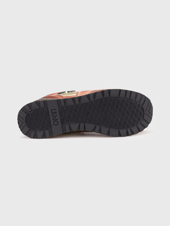 Sports shoes with logo - 5