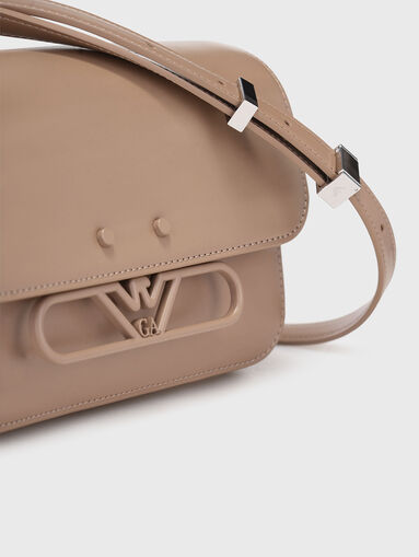 Beige crossbody bag with logo - 4
