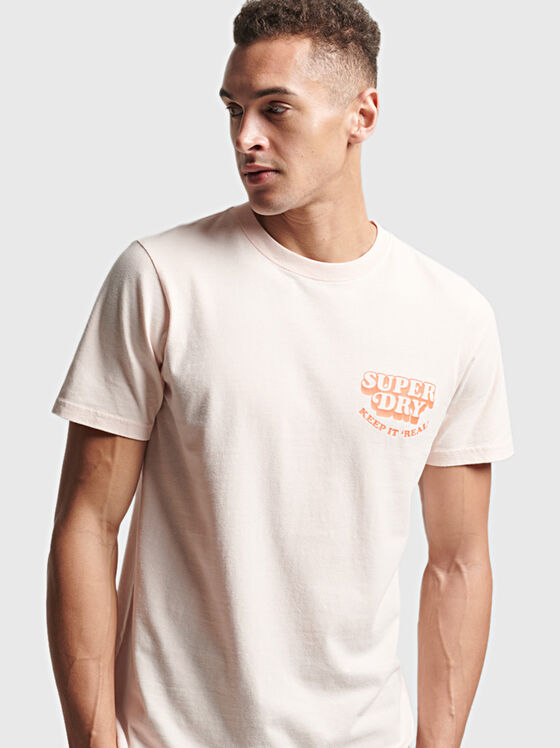 Бледорозова тениска с лого принт - 1