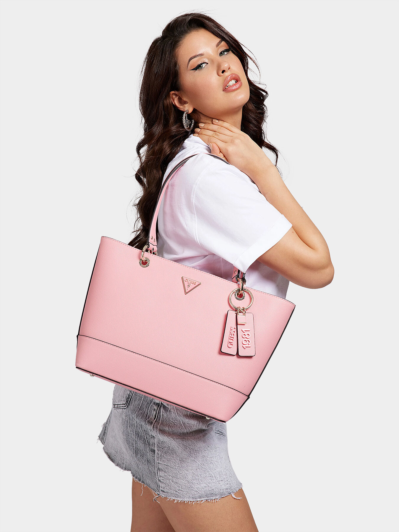 １着でも送料無料 Tote NOELLE bag GUESS brand detail logo with バッグ
