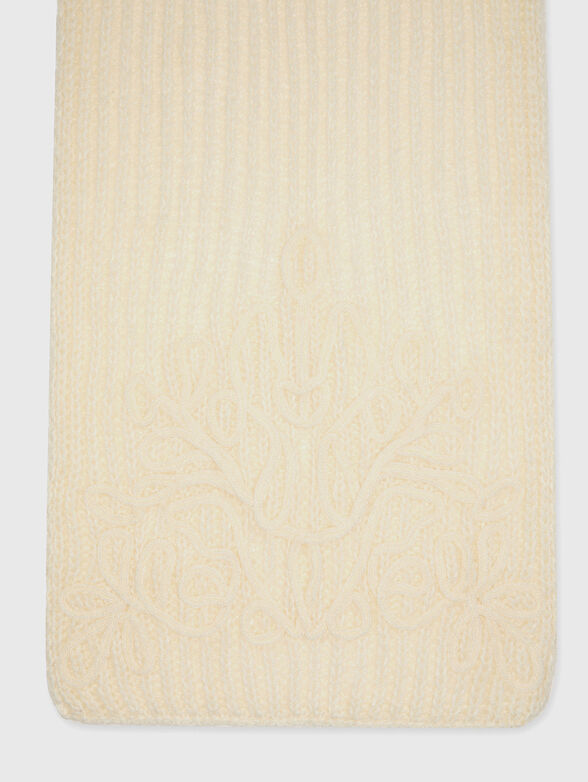 Knitted scarf in ecru color - 2