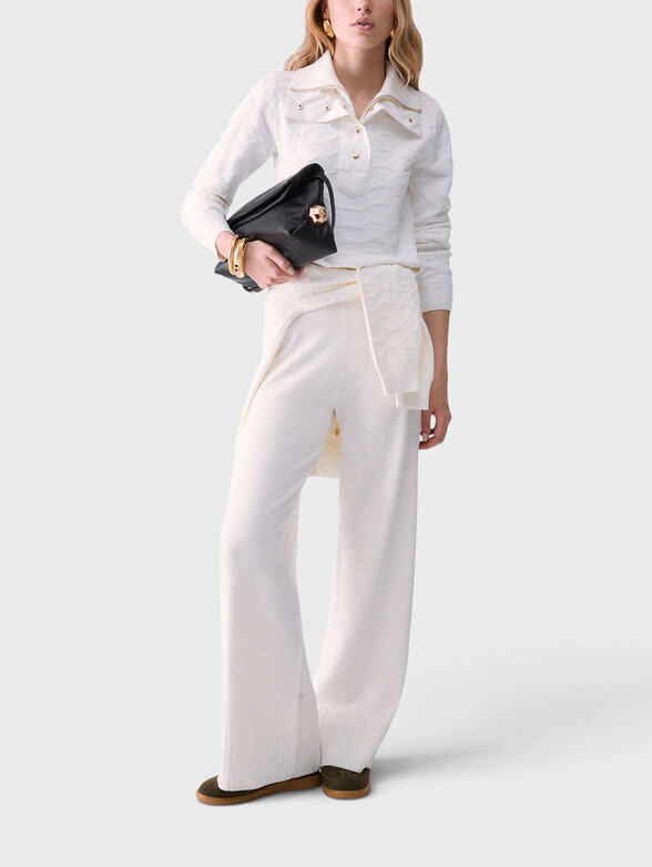 Sweater with a statement collar - 2