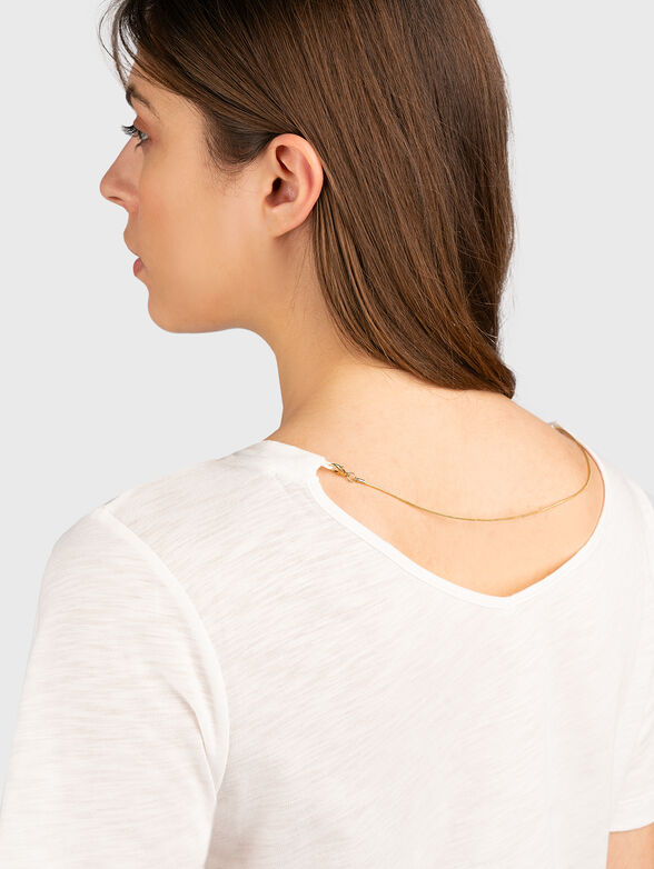 Black T-shirt with accent chain - 3