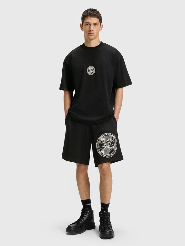 Oversized T-shirt with accent back - 3