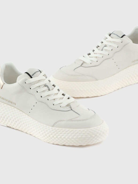 Sports shoes with logo - 4