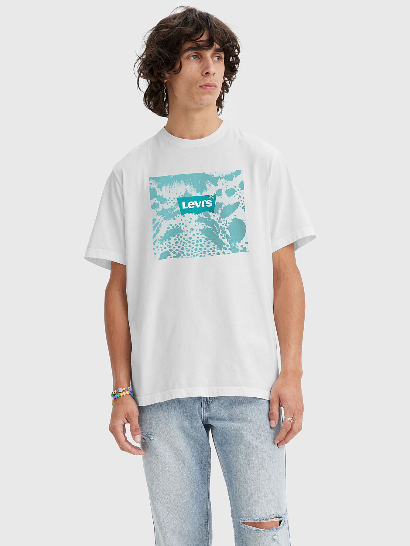 White T shirt with contrasting print brand LEVI S Globalbrandsstore en