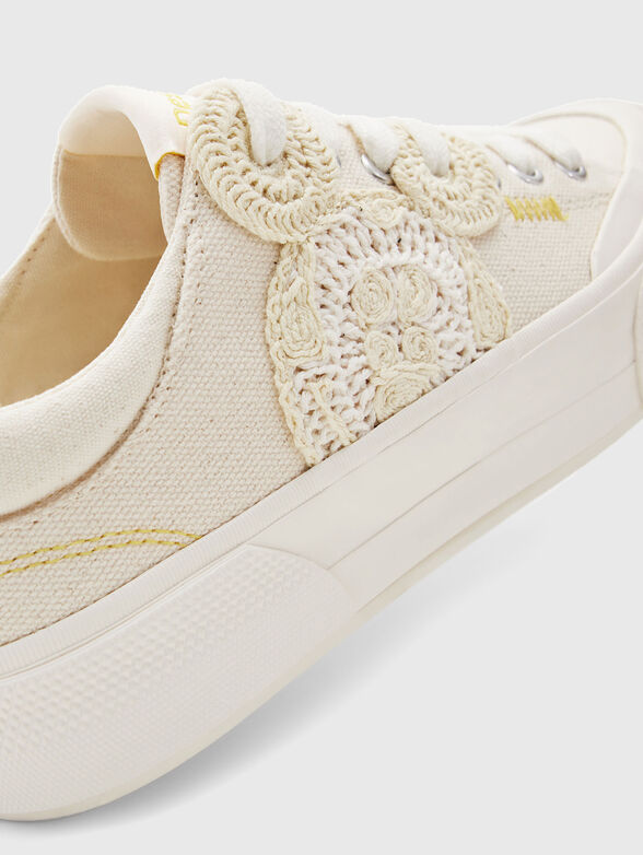Sneakers with detail - 4