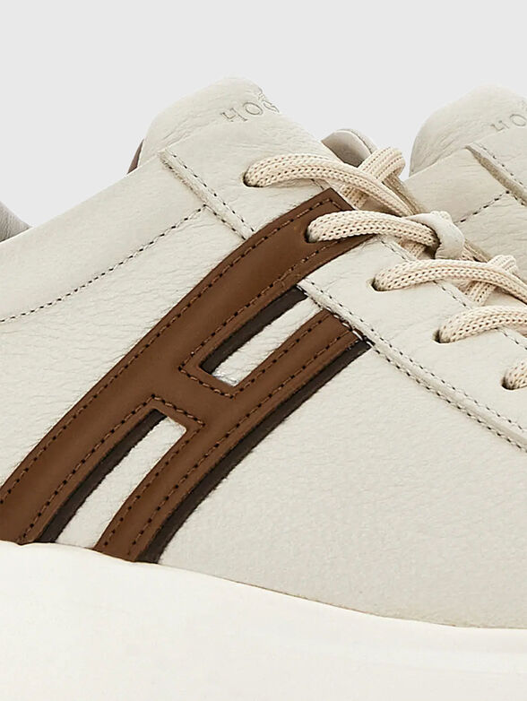 Leather sneakers with a logo detail - 4