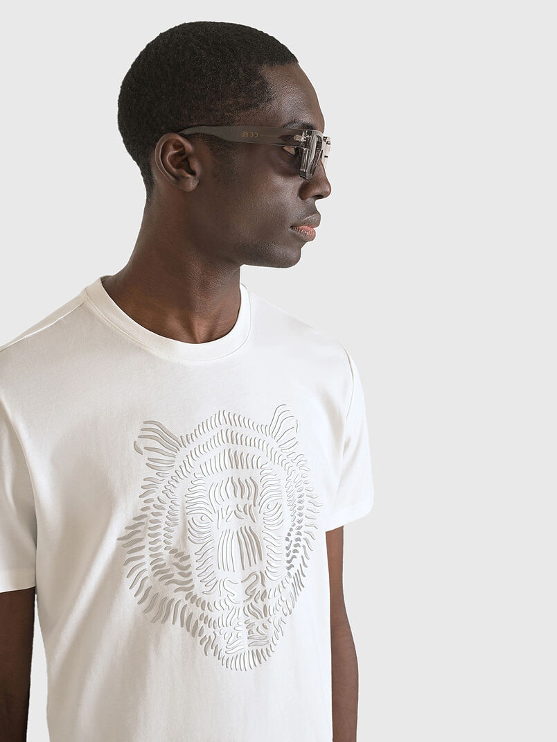 Black T-shirt with embossed print  - 3